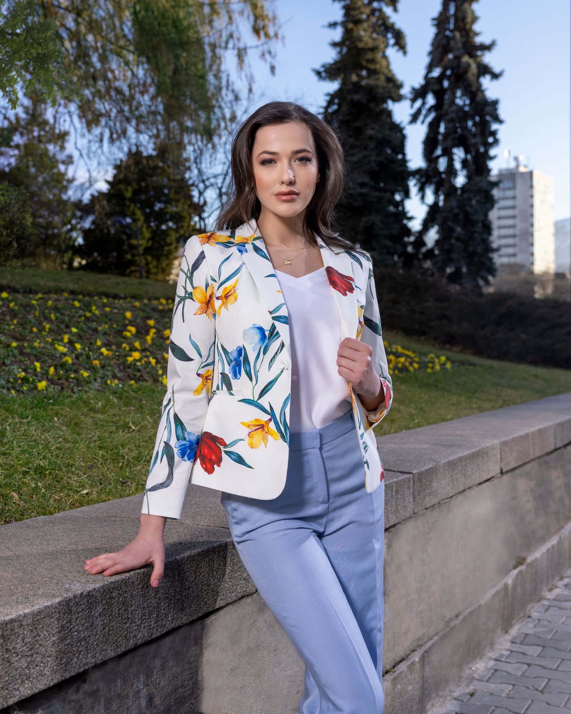 Cotton single-breasted jacket with lapels, with tropical flowers print 4