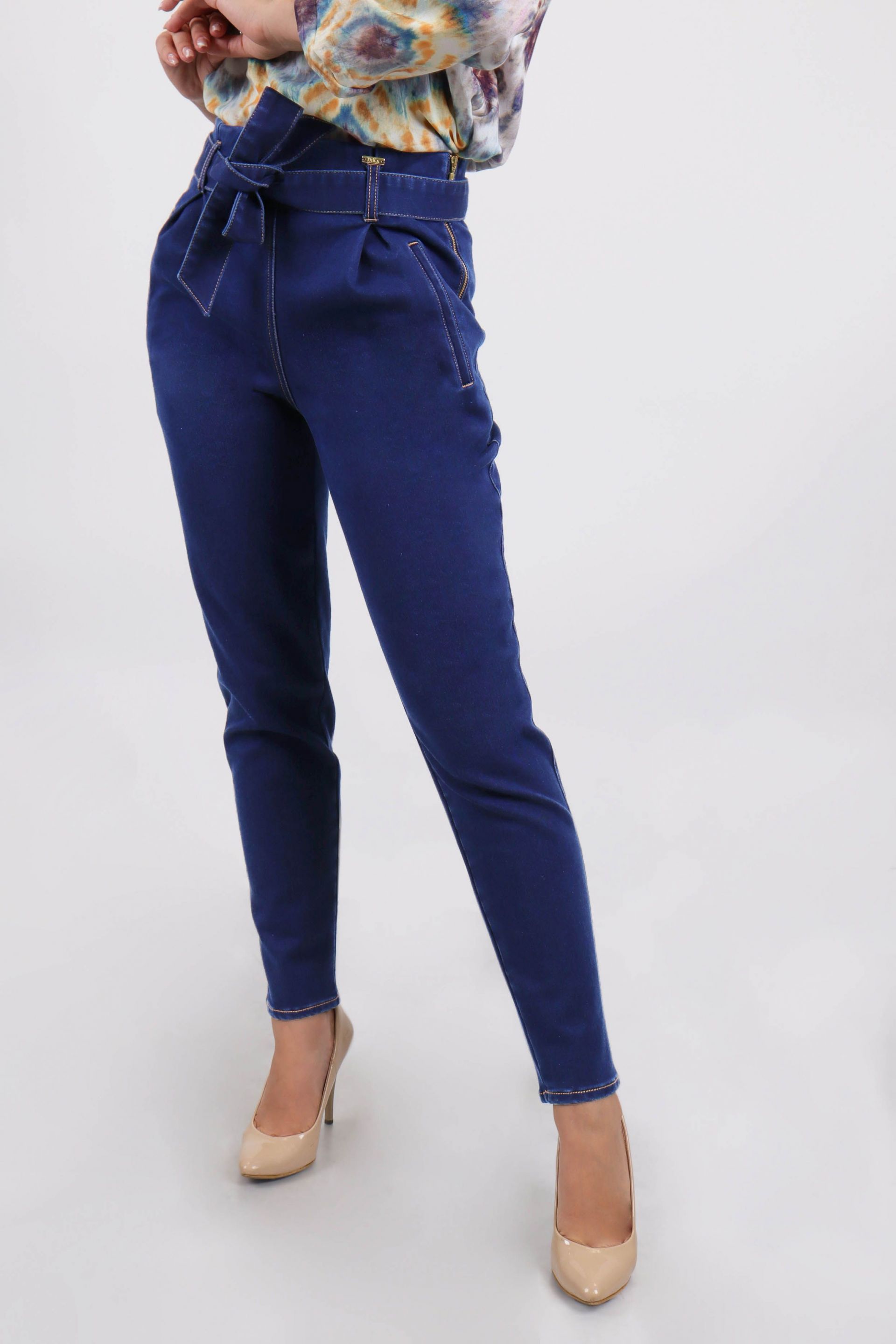 High-waisted jeans with textile belt 4